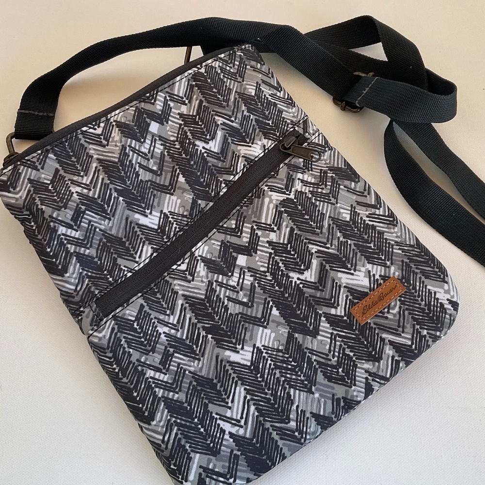 EDDIE BAUER TRAVEL CROSSBODY PURSE